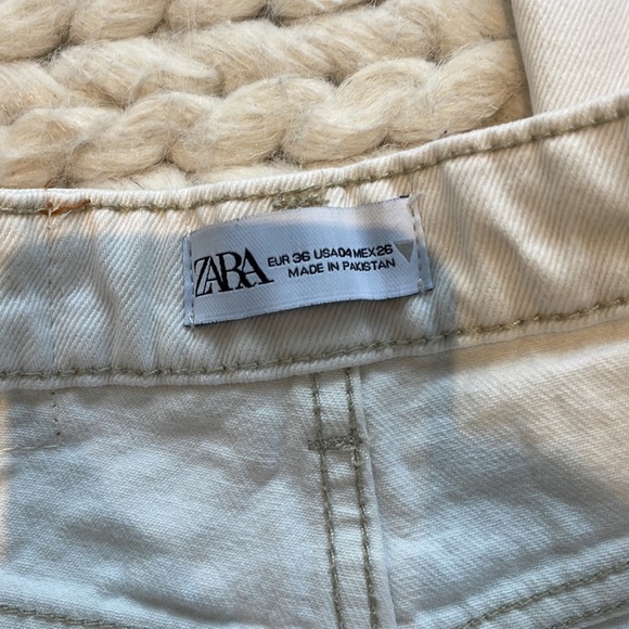 ZARA CREAM FRAYED HIGH RISE JEANS SIZE 4 - Picture 2 of 3